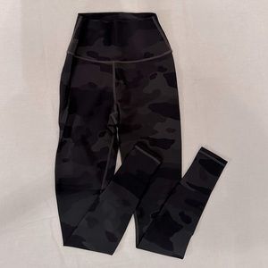Alo High-Waist Camo Vapor Legging - Black Camouflage